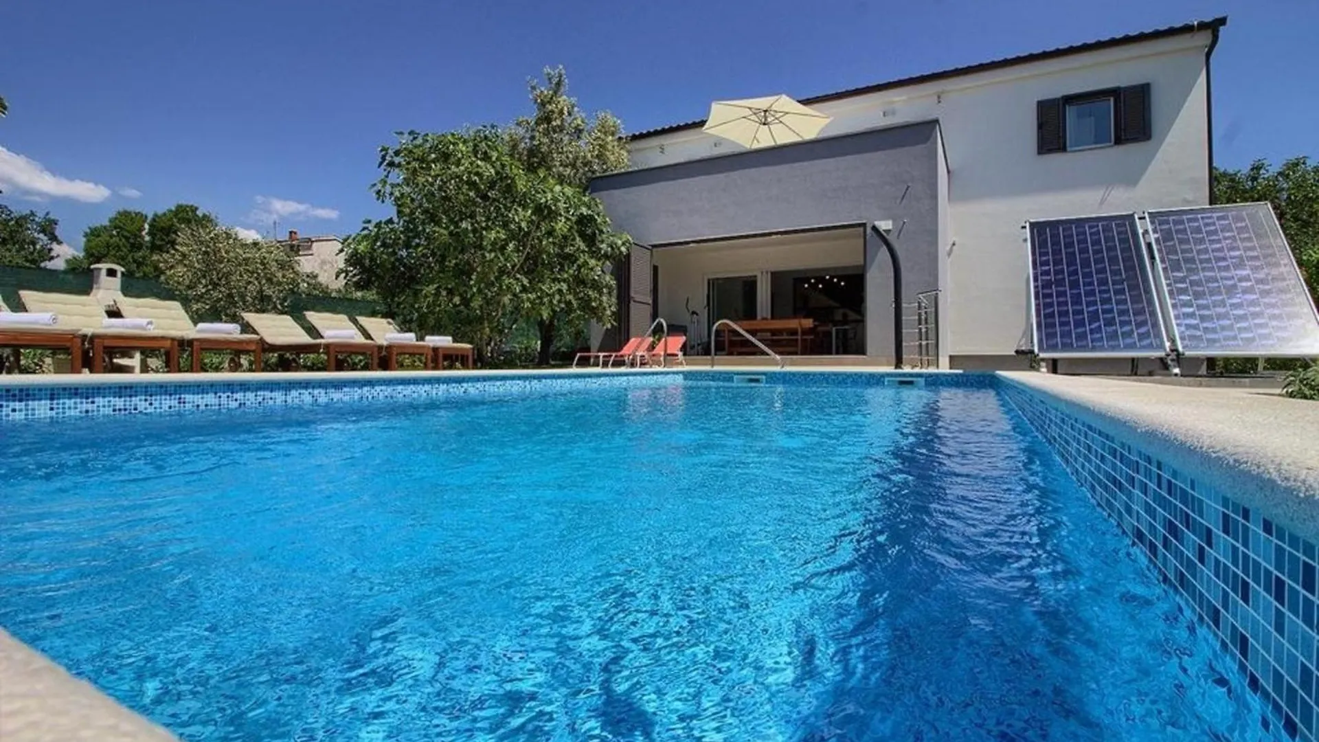 Ferienhaus Mit Privatpool Fuer 8 Personen Ca 200 Qm In Medulin, Istrien Suedkueste Von Istrien
