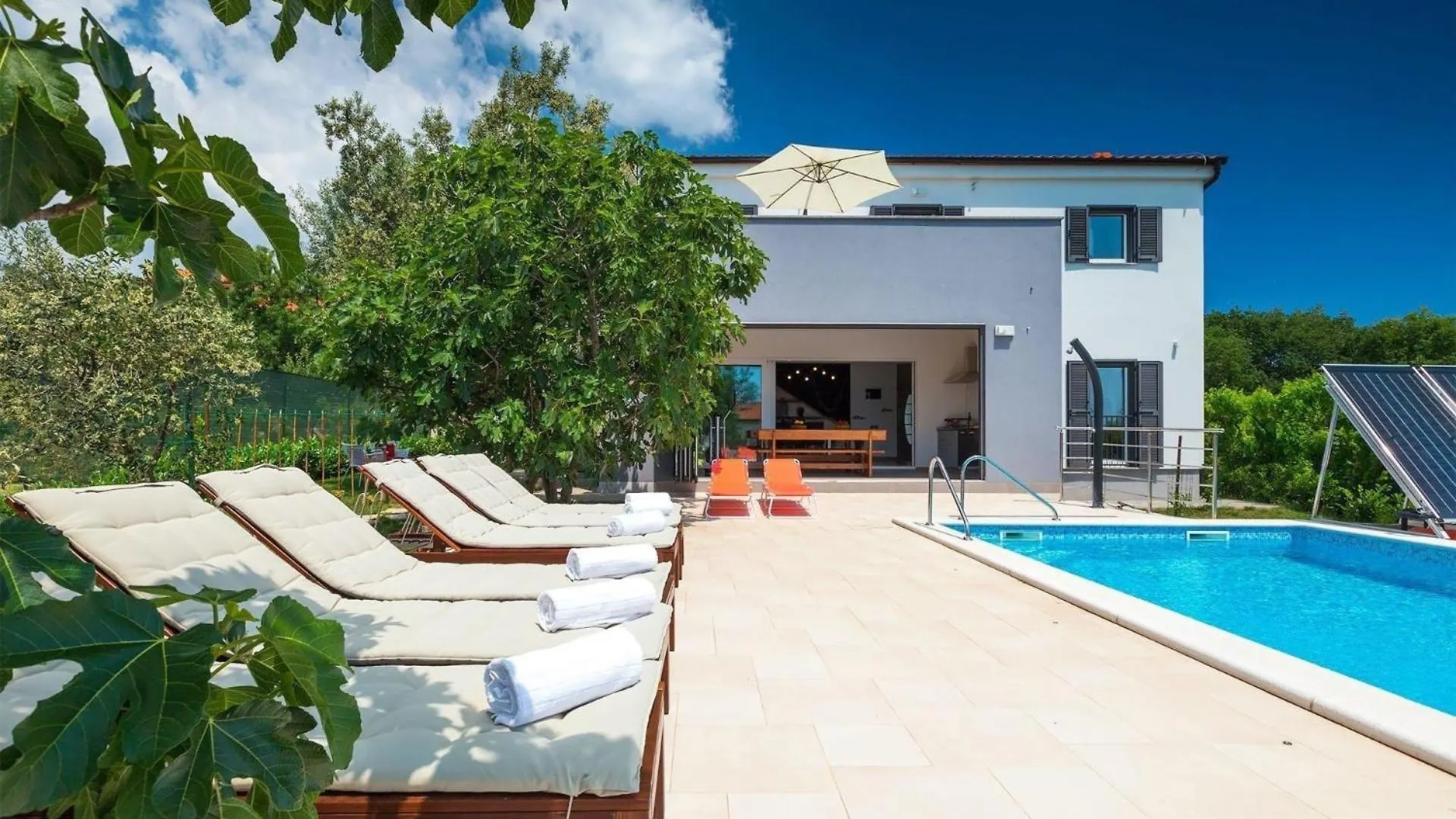 Ferienhaus Mit Privatpool Fuer 8 Personen Ca 200 Qm In Medulin, Istrien Suedkueste Von Istrien